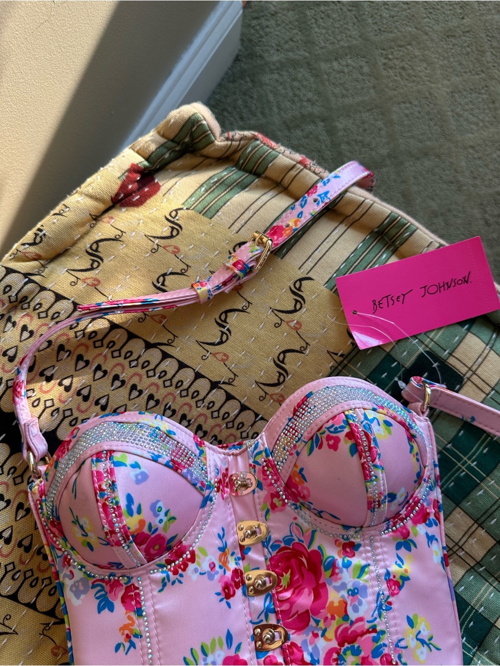 NWT Betsey Johnson Of Corsets Love - Pink Floral Bustier Crossbody Bag